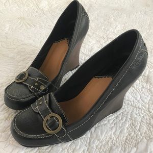 SE Boutique Black Leather Wedge Stacked heel Feminine Loafer size 9